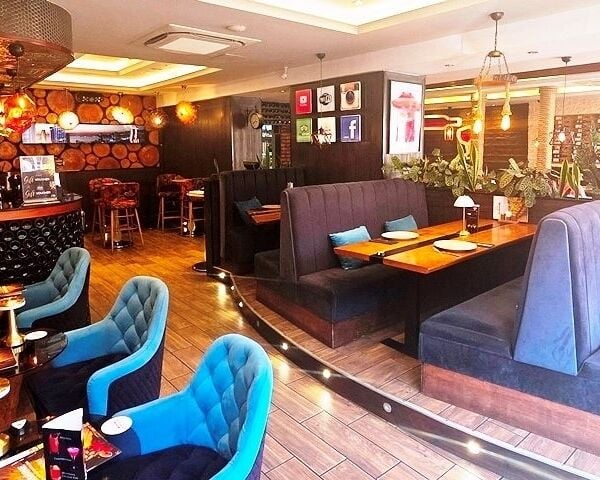 Fantastic Licensed Meze Restaurant Plus Cocktail Bar for Sale