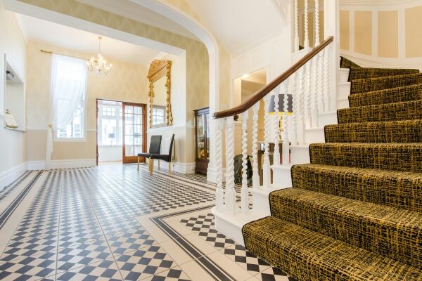 33 Bedroom Hotel with Panoramic Bay Views