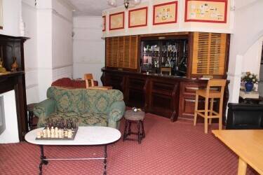 RADNORSHIRE - SUBSTANTIAL 11 BEDROOM HOTEL
