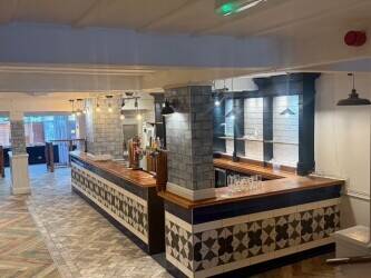 Free of Tie Pub With 4 Bedroom Flat & Roof Top Terrace