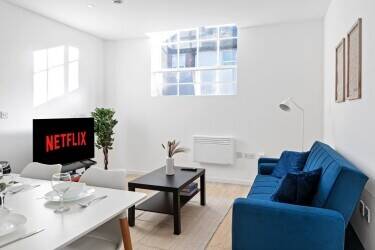 Freehold Serviced Accomodation Freehold Serviced Accomodation