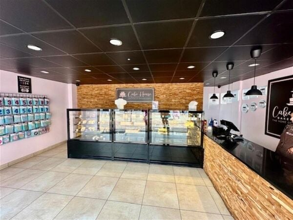 LEASEHOLD CAKE HOUSE FRANCHISE
(PREMIUM FRESH CREAM CAKE SHOP) LEASEHOLD CAKE HOUSE FRANCHISE
(PREMIUM FRESH CREAM CAKE SHOP)