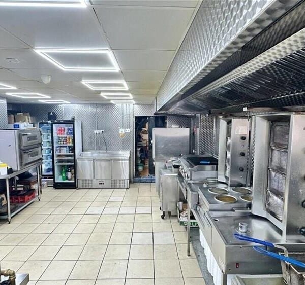 LEASEHOLD FRIED CHICKEN & KEBAB TAKEAWAY