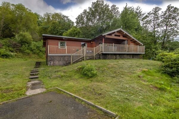 Luxury Lodges Situated in Beautiful Lochside Location Luxury Lodges Situated in Beautiful Lochside Location