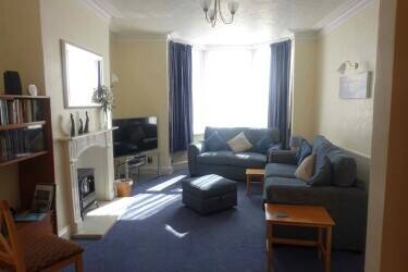 Immaculate Freehold Guest House with CAR PARK Convenient Beach in Weymouth