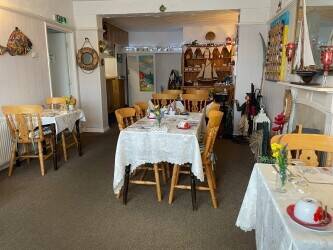 LINCOLNSHIRE COAST - 7 BEDROOM GUEST HOUSE CLOSE TO THE SEAFRONT