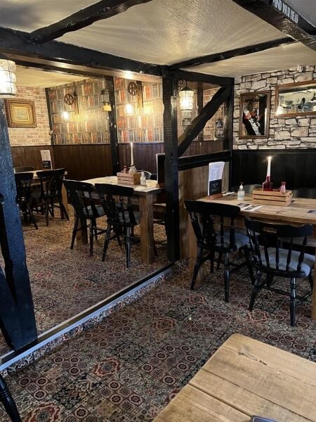 LEASEHOLD LIC. GASTROPUB/RESTAURANT LEASEHOLD LIC. GASTROPUB/RESTAURANT