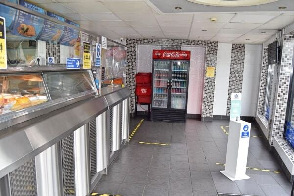 WELL-ESTABLISHED FISH & CHIP SHOP WITH 3-BED FLAT – WOLVERHAMPTON WELL-ESTABLISHED FISH & CHIP SHOP WITH 3-BED FLAT – WOLVERHAMPTON