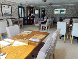 POWYS – WELL-APPOINTED FOOD LED PUBLIC HOUSE WITH EXCELLENT TRADE GARDENS IN BUSTLING MARKET TOWN