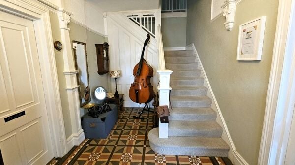 Character Home & Income B&B Ideally Located Between Shops & Seafront