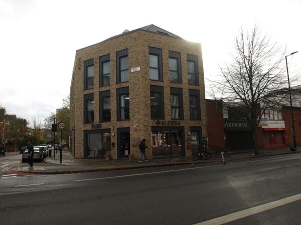 London Properties are pleased to offer to the market this beautiful Office boasts high ceilings and expansive windows, North London London Properties are pleased to offer to the market this beautiful Office boasts high ceilings and expansive windows, North London