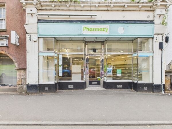 Versatile Retail Space in Prominent Position Versatile Retail Space in Prominent Position
