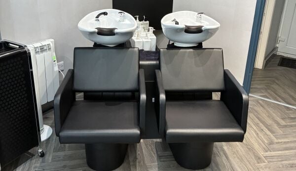 IMMACULATE HAIRDRESSER SALON/BEAUTICIAN