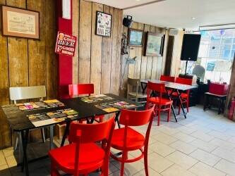 BURGER & FRIED CHICKEN SHOP WITH PUB