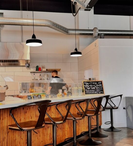 PREMIUM BISTRO-STYLE RESTAURANT PREMIUM BISTRO-STYLE RESTAURANT