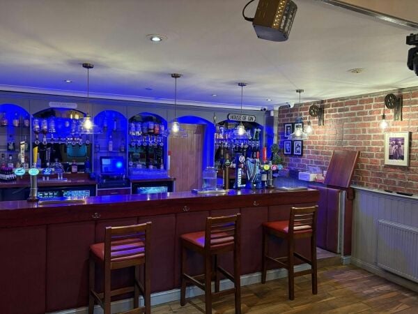 Turnkey Free of Tie Public House in Airdrie. Beer Garden, Function Suite. Photo 2
