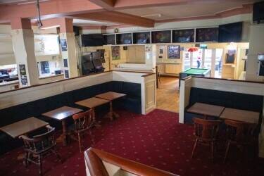KENT - TOWN CENTRE PUB WITH PLANNING FOR FOUR FLATS
