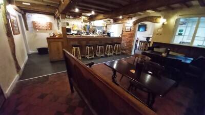 HEREFORDSHIRE -  BLACK & WHITE VILLAGE FREEHOUSE