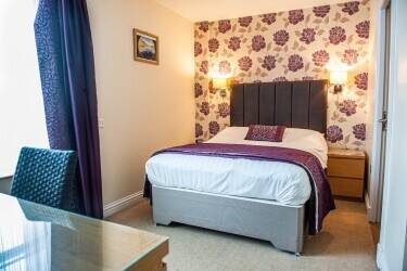 LION HOTEL & RESTAURANT BROAD STREET BLAENAVON TORFAEN - FOR SALE BY PUBLIC AUCTION
