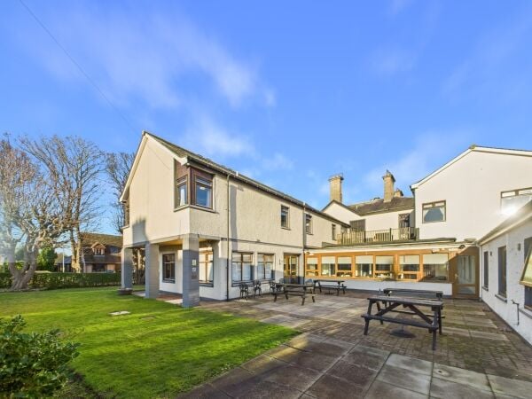 Elegant coastal hotel with thriving Highland guest trade