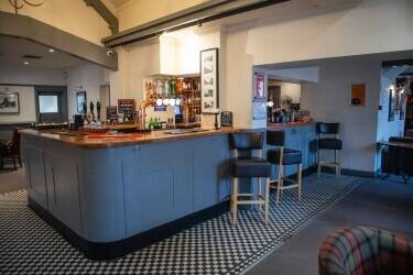 WEST WICKHAM, LONDON - SIZEABLE HIGH STREET PUB AND EATERY