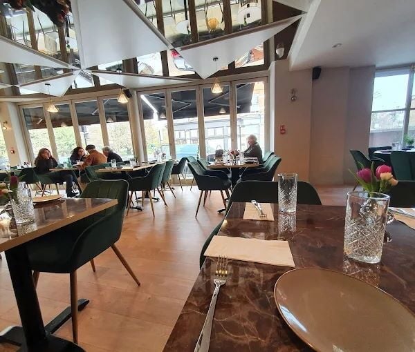 Impressive & Spacious Licensed Restaurant & Bar With Basement Bar  /   Function Room  /   Night Club closed for Sale