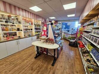 High-Footfall Confectionery Shop Opposite Brixham Harbour High-Footfall Confectionery Shop Opposite Brixham Harbour
