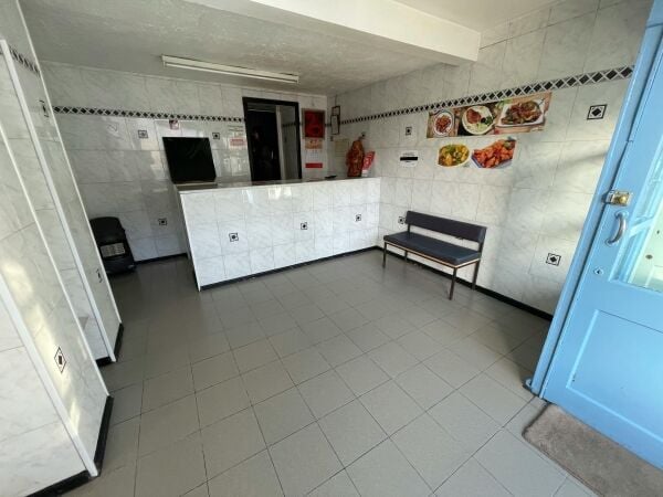 Takeaway & 4 Bedroom Accommodation Takeaway & 4 Bedroom Accommodation