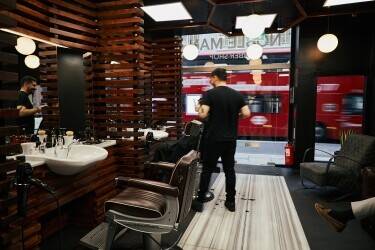 3 Seat operational Barbershop with large basement ready for development in City of London