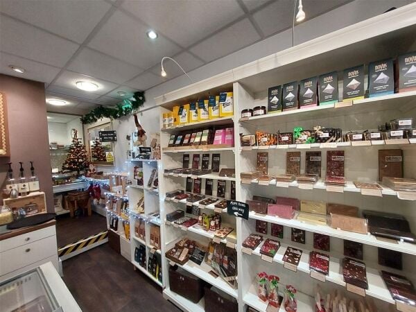 LEASEHOLD COFFEE SHOP/CHOCOLATERIE & GELATO SHOP LEASEHOLD COFFEE SHOP/CHOCOLATERIE & GELATO SHOP