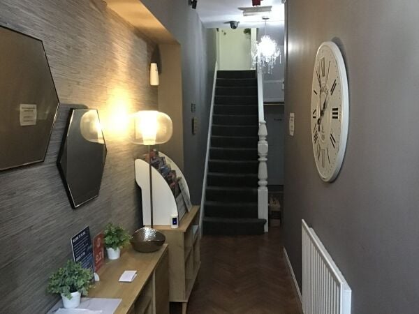 GUEST HOUSE IN VIBRANT SEASIDE TOWN, VALE OF GLAMORGAN GUEST HOUSE IN VIBRANT SEASIDE TOWN, VALE OF GLAMORGAN