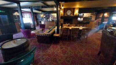 HEREFORDSHIRE – 17TH CENTURY BLACK AND WHITE VILLAGE INN