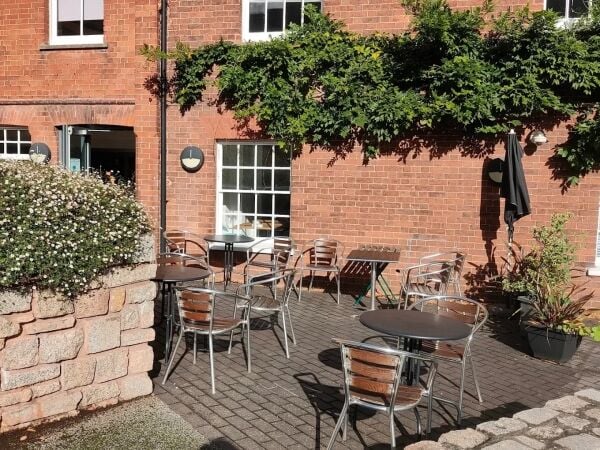 COFFEE SHOP/CAFE & IN HOUSE CATERERS COFFEE SHOP/CAFE & IN HOUSE CATERERS
