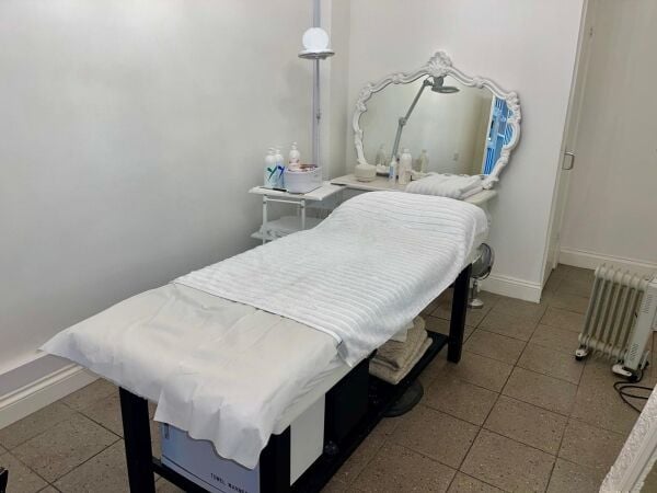 Established Leasehold Beauty Salon Located In St Austell