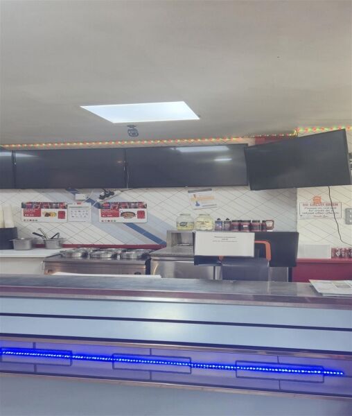 Freehold fish & chip shop with flat, central Gainsborough