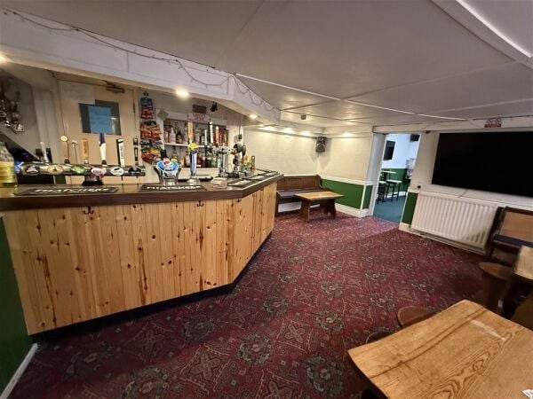 Traditional Thatched Public House For Sale in Honiton