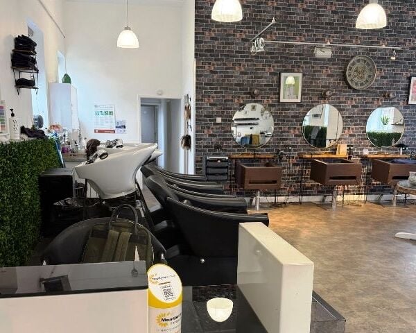 Detached Hair And Beauty Salon for Sale Detached Hair And Beauty Salon for Sale