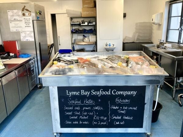 FISHMONGERS & WHOLESALE SEAFOOD SUPPLIES FISHMONGERS & WHOLESALE SEAFOOD SUPPLIES