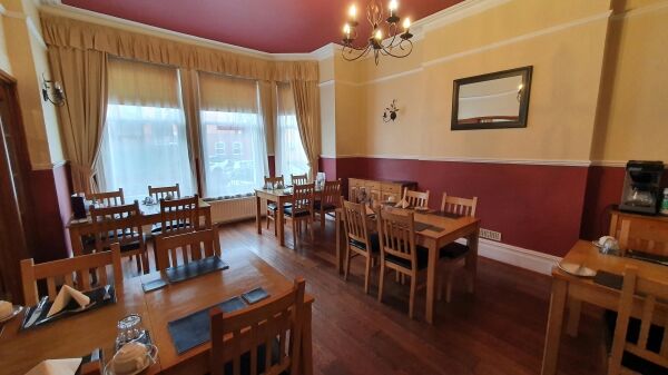 10 Bedroom Hotel With 2 Bedroom 2 Reception Owners Garden Flat