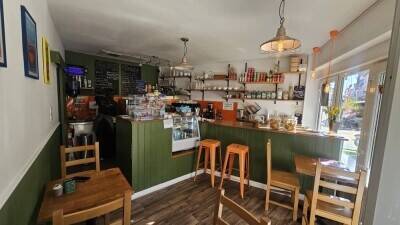 TRADITIONAL COASTAL CAFÉ IN BEAUTIFUL COASTAL TOWN