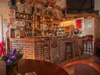 WILTSHIRE - PROMINENT CANALSIDE FREEHOUSE IN VALE OF PEWSEY