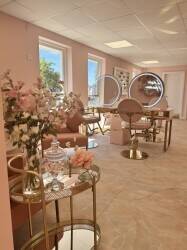 Modern luxury beauty salon / training academy for sale Modern luxury beauty salon / training academy for sale