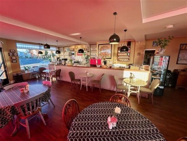 LEASEHOLD LIC. CAFE/RESTAURANT & ICE CREAM PARLOUR