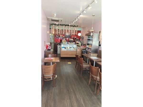 Taste Meets Style – Dual-Income Cafe & Beauty Shop Taste Meets Style – Dual-Income Cafe & Beauty Shop