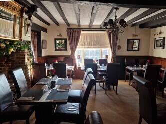 KENT - WELL-KNOWN HISTORIC PUB WITH FIVE LETTING ROOMS KENT - WELL-KNOWN HISTORIC PUB WITH FIVE LETTING ROOMS