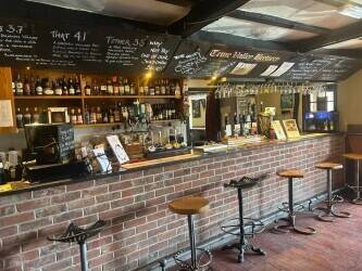 WORCESTERSHIRE/HEREFORDSHIRE BORDER - RIVERSIDE INN SET IN 2.7 ACRES