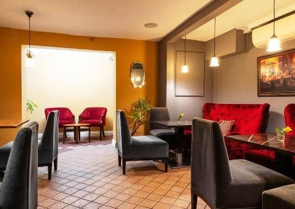 Air-conditioned Bar / Café / Restaurant for Sale Air-conditioned Bar / Café / Restaurant for Sale