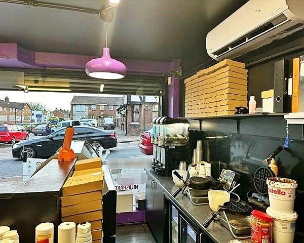 Takeaway Dessert Bar Specialising In Milkshakes, Cookie Dough & American Waffles for Sale