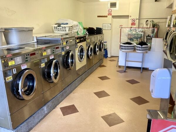 LAUNDERETTE LAUNDERETTE