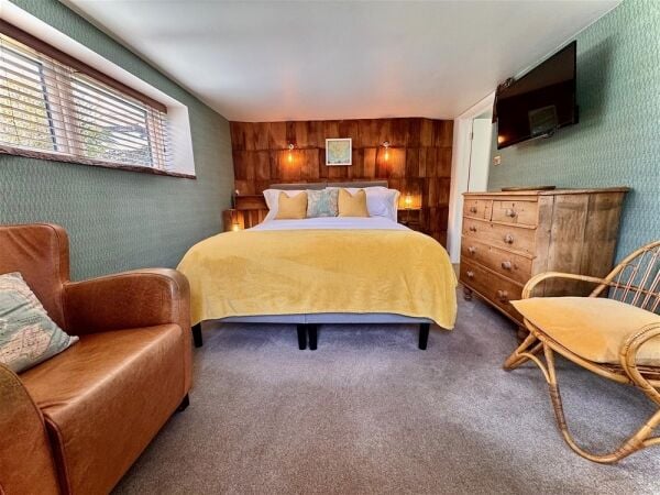 Charming Boutique Guest House set in the heart of the South Hams For Sale in Kingsbridge Charming Boutique Guest House set in the heart of the South Hams For Sale in Kingsbridge